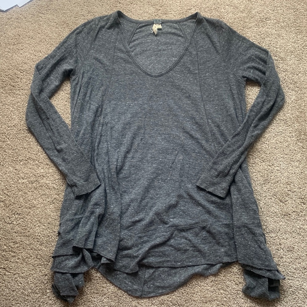Long sleeve, grey flowy top
